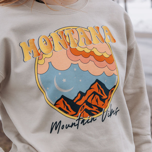 Mountain Vibes Crew in Sand